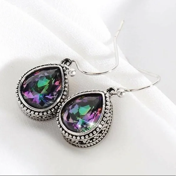 RESTOCKED: Antique women’s cute dangle water drop earrings - Picture 3 of 5